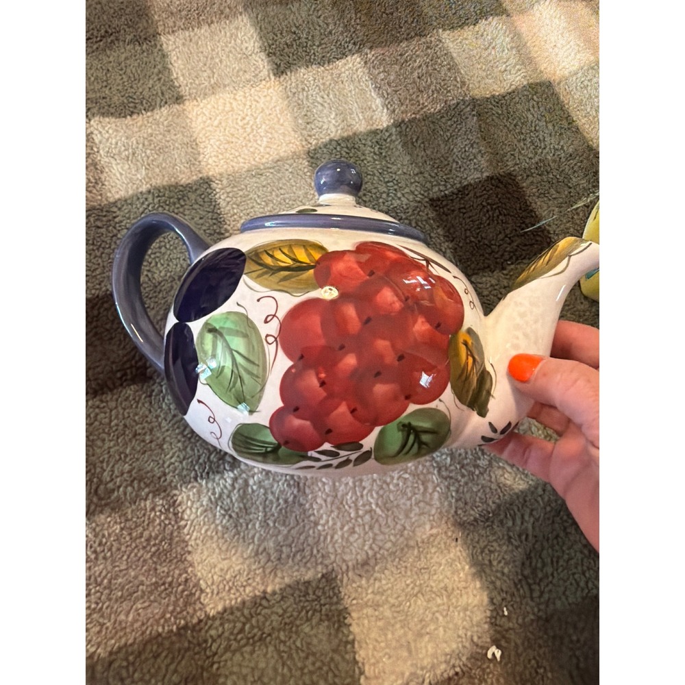 Oneida VINTAGE FRUIT Teapot 5 cups 6 in hand painted RETIRED. READ